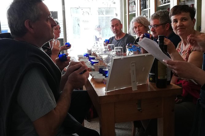 3 table wines & 5 Port wines + Tapas - A private introduction to Porto through wine