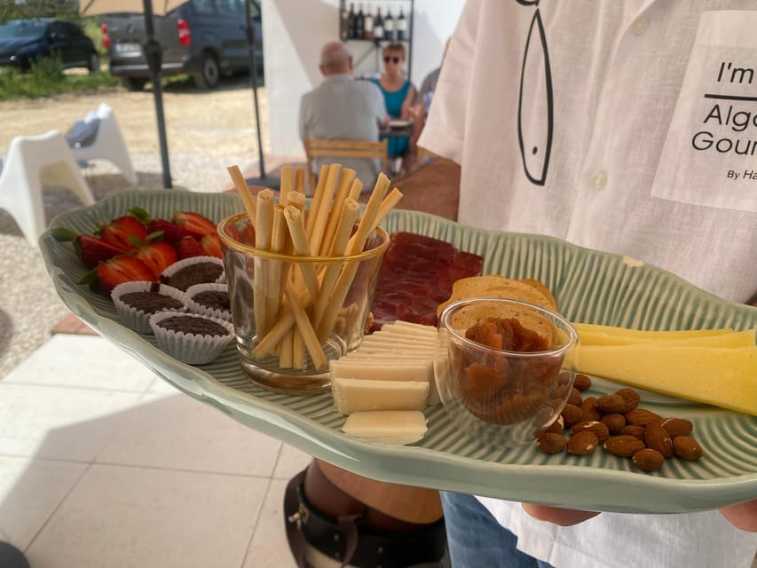 Albufeira/Porches/Vilamoura: Wine Tasting with Tapas & Music - Four wines, four tapas, and one glass of water