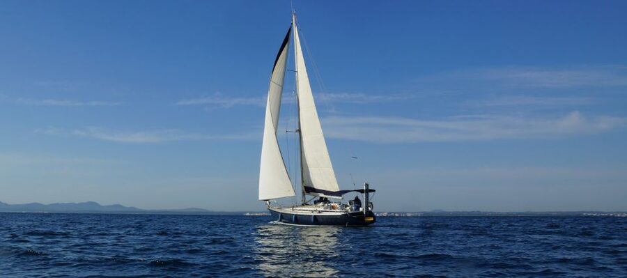 Alcudia: Sailing Yacht Excursion with Wine & Tapas - Key points at a glance