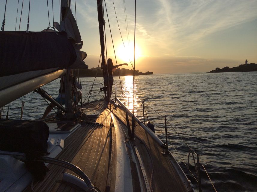 Alcudia: Sailing Yacht Excursion with Wine & Tapas - Homemade tapas instead of a basic snack box