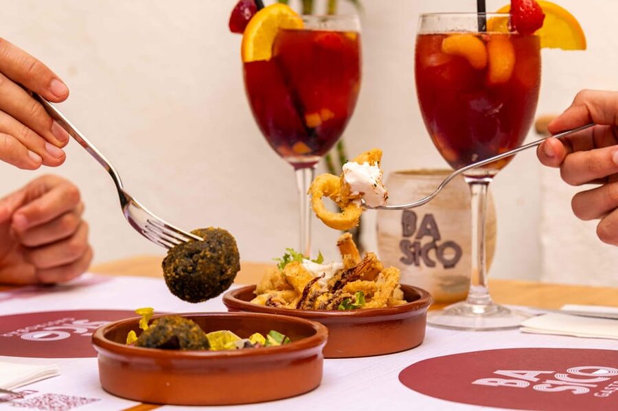 Alcudia: Self-Guided Gourmet Tapas and Wine Tour - Why this food walk works in Alcudia