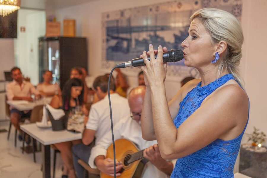 Algarve: Fado Night with 6- Course Algarvian Tapas Dishes - A Portimão dining room with Algarve roots
