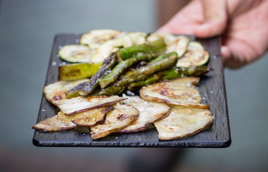 Alicante: Central Market Guided Food Tour with Tapas Bars - Walking from the market to the tapas bars