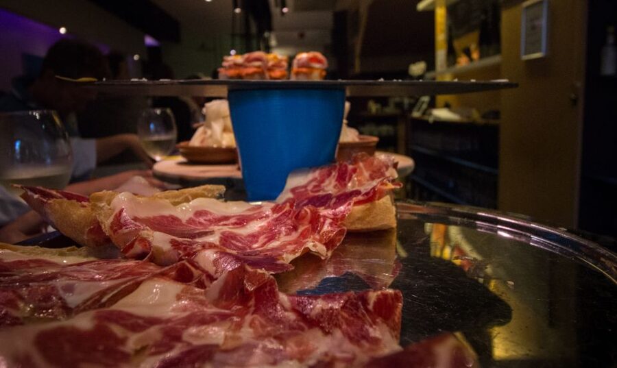 Alicante: Central Market Guided Food Tour with Tapas Bars - The guide can make or break the experience