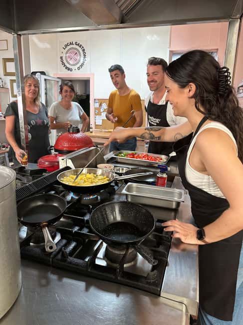 Alicante:Evening Spanish Tapas Cooking Class with Live Music - Finding Bollitori near Alicante Central Market