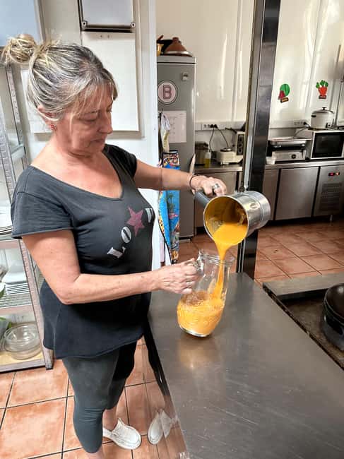 Alicante:Evening Spanish Tapas Cooking Class with Live Music - Comfort, access, and dietary needs