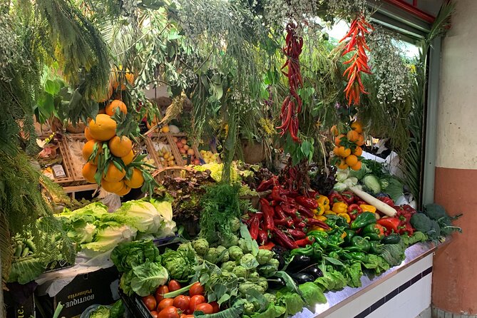 Alicante Food and Tapas Tour with a Local Guide - Five main courses, served market-style