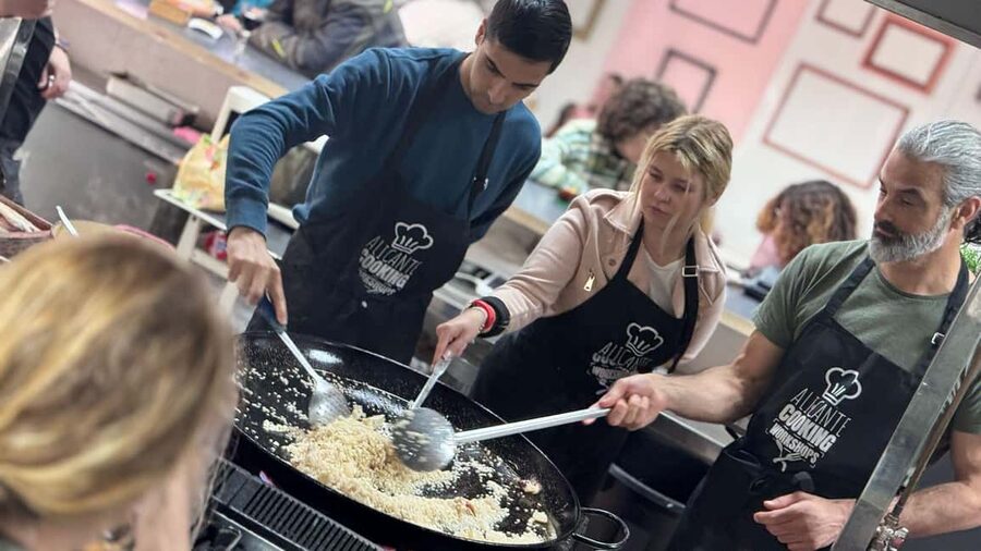 Alicante: Paella & Sangria Class with Tapas and Market Visit - Why this Alicante food class works so well