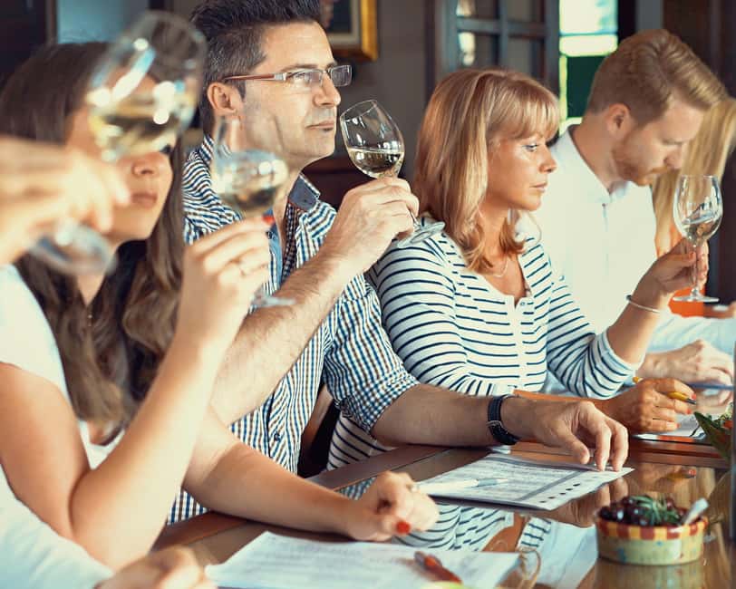 All of Alicante with the Castle, Market, and Tapas. Small group, max 6 people - Key things to know before booking