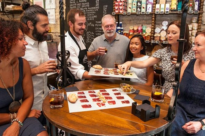 Authentic Flamenco Show with Tapas & Wine Guided Tour - The evening in six useful points