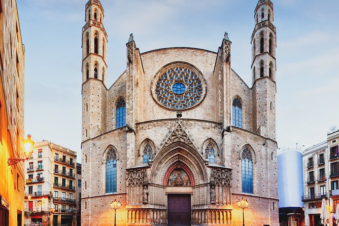Bar Crawl in Barcelona with Spanish Wines, Vermut, Cold Beer and Tapas - Santa Maria del Mar and the first orientation