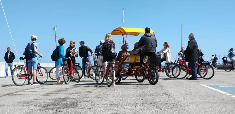 Barcelona: 3-Hour Bike Tour with Spanish Tapas - Starting among the Born’s medieval streets