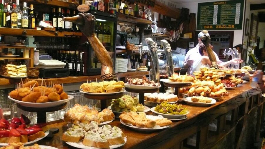 Barcelona: 4-Hour Tapas Evening Tour and Flamenco Show - The 40-minute flamenco performance