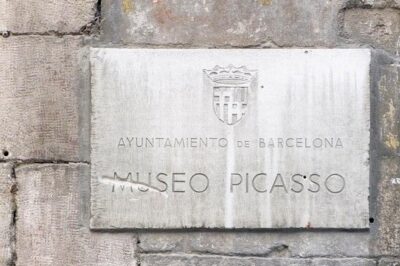 Barcelona Art and Tapas Small Group Walking Tour with Picasso Museum