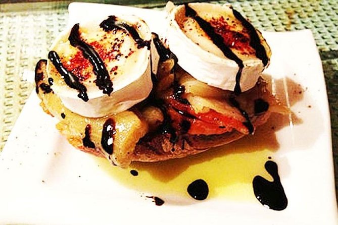 Barcelona Art and Tapas Small Group Walking Tour with Picasso Museum - Tasting your way through Santa Caterina Market