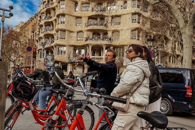 Barcelona: Bike or eBike Tour, Top Sights & Local Insights - Starting among trees at Parc de la Ciutadella