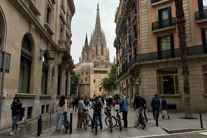 Barcelona: Bike or eBike Tour, Top Sights & Local Insights - What the guides add to the ride