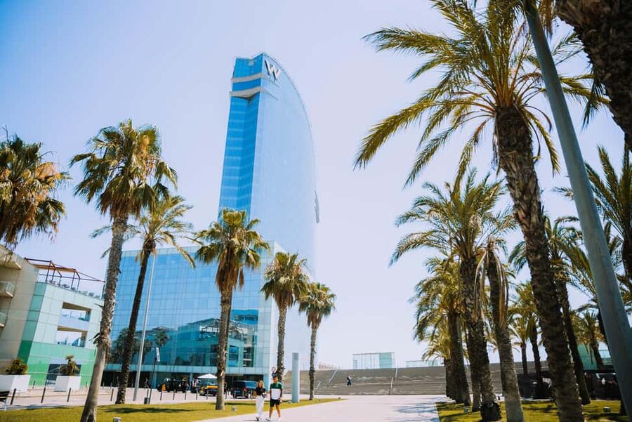Barcelona: Bus Nàutic with tapas tasting - Why see Barcelona from the sea?