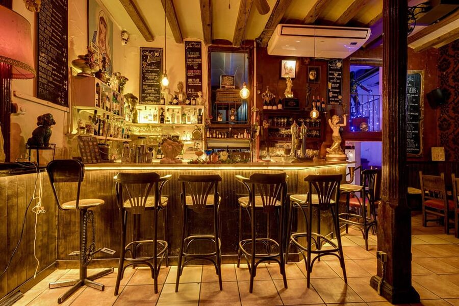 Barcelona: Cocktail Making Class with Tapas - Key points at a glance