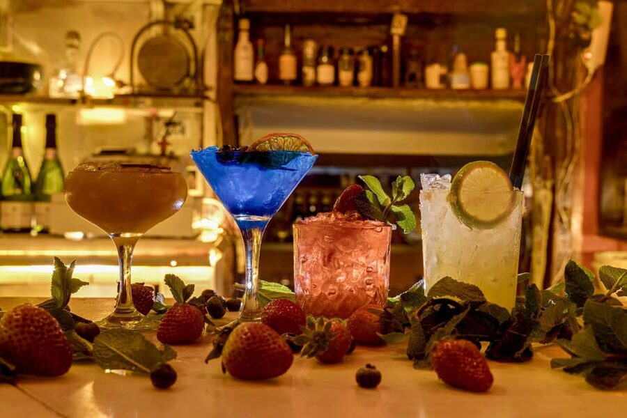 Barcelona: Cocktail Making Class with Tapas - A cocktail class in the heart of the Gothic Quarter