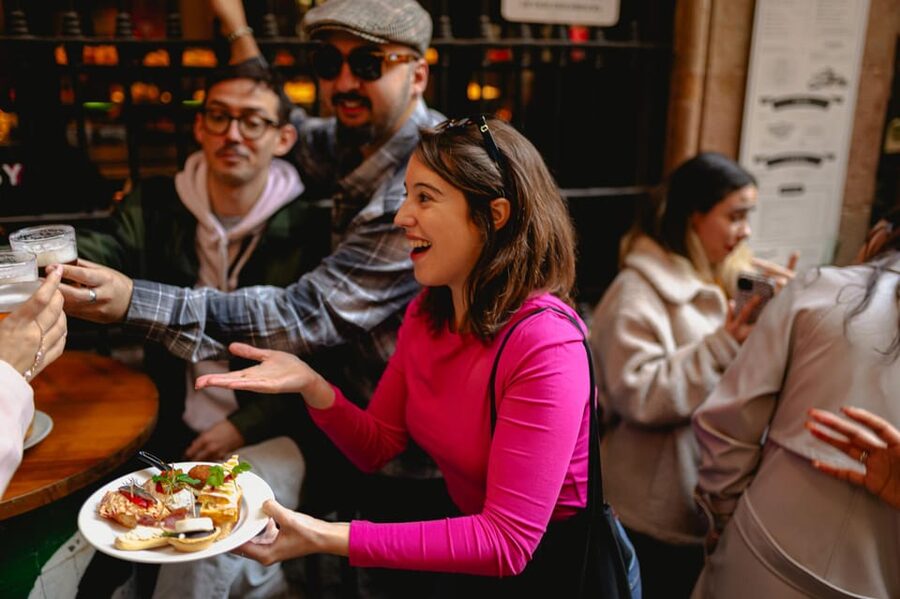 Barcelona: El Born Food Walking Tour with Tapas and Drinks - Starting near Plaça de Correus