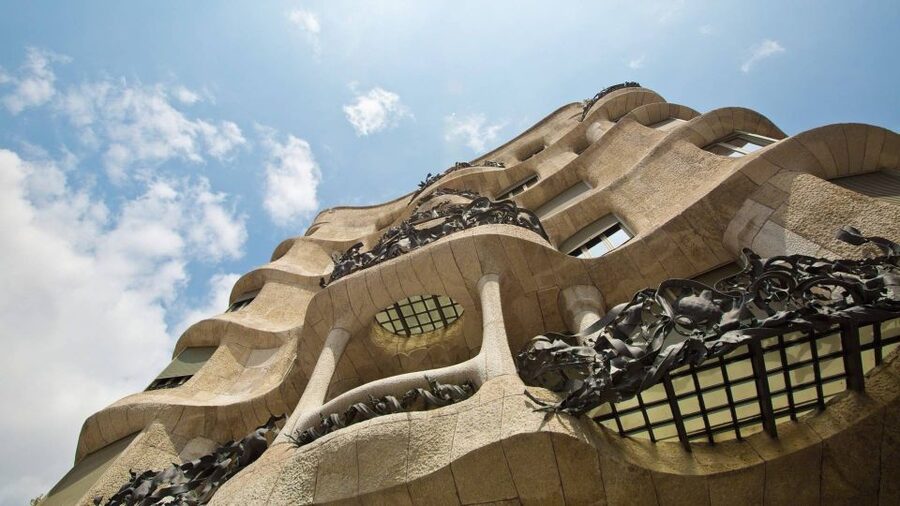 Barcelona: Evening Walking Tour in the Gaudi Area with Tapas - Mediterranean tapas in a local restaurant