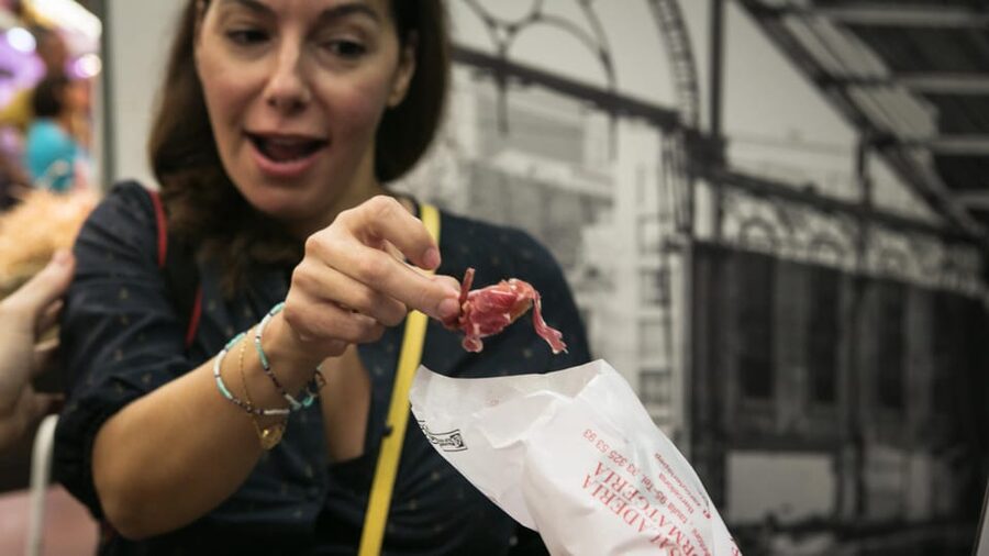 Barcelona: Food & Market Tapas Tour - Walking through Carrer de Montcada and Passeig del Born