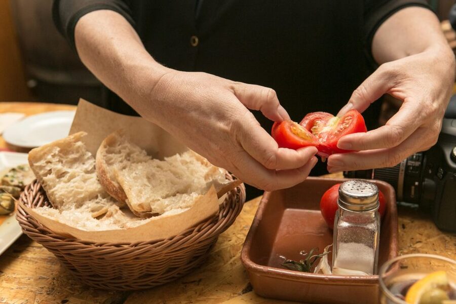 Barcelona: Food & Market Tapas Tour - First tasting: Catalan tavern food and pa amb tomàquet