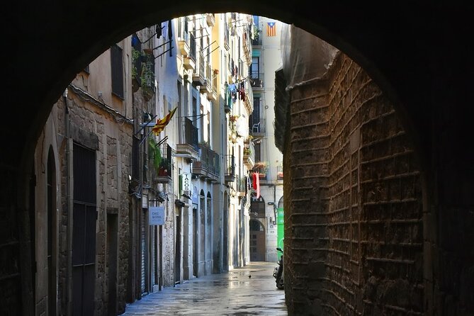 Barcelona Food Tour: Tapas, Paella, Sangria & 8+ Local Tastings - The long walk toward Barceloneta