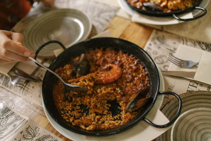Barcelona: Food Walking Tour with Tapas and Wine - Why food is the right way into Barcelona
