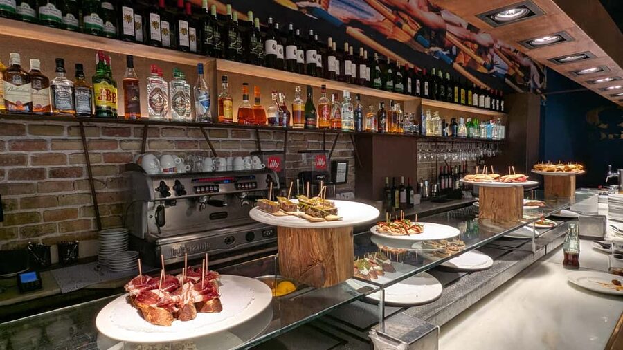 Barcelona Full Private Tapas & Historical Tour - Starting at Plaça de Sant Jaume