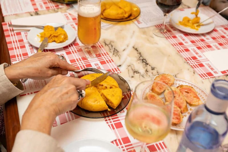 Barcelona: Gaudi Tapas & Wine Tasting Small Group Tour - Key things to know before booking