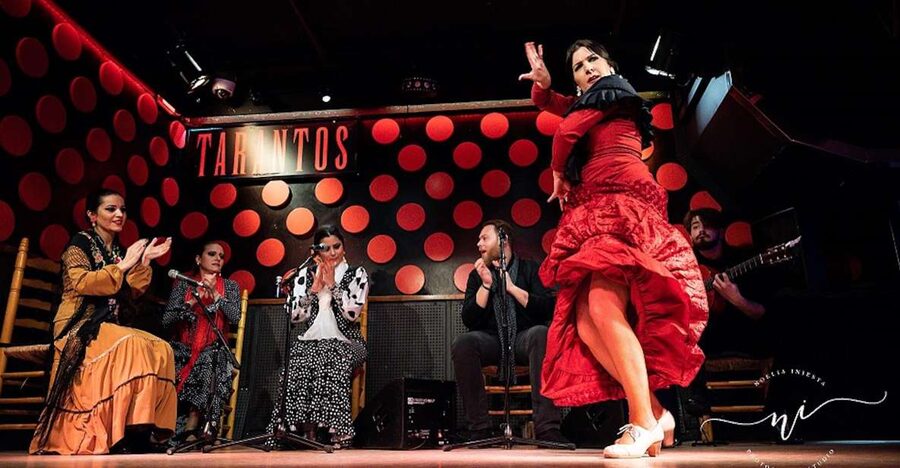 Barcelona: Gothic Quarter Guided Tour with Flamenco & Tapas - Plaça del Rei and the medieval quarter