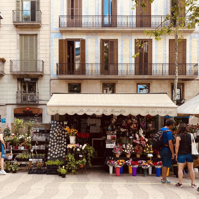 Barcelona: Gothic Quarter Guided Tour with Flamenco & Tapas - Plaça Sant Felip Neri and the weight of the stones