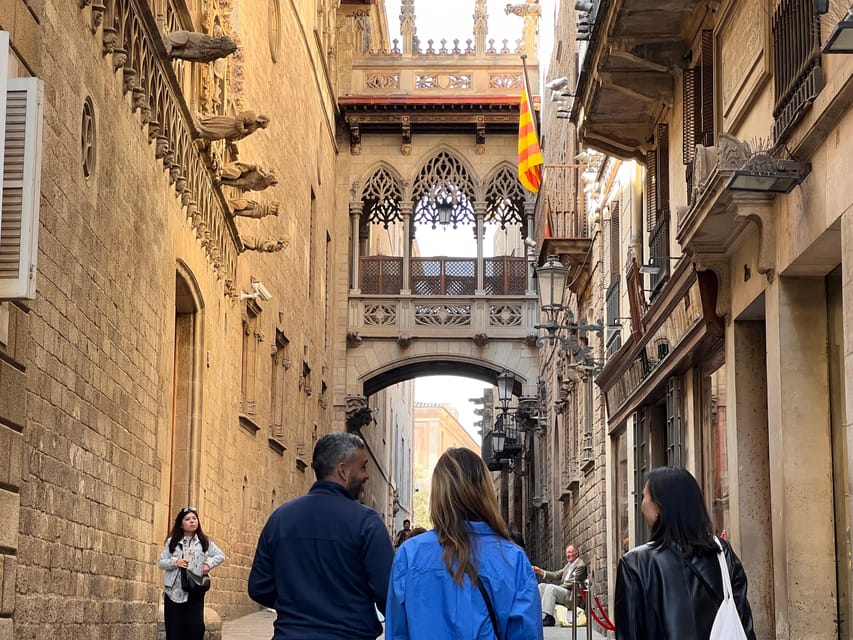 Barcelona: Gothic Quarter Guided Tour with Flamenco & Tapas - Plaça Reial and the tapas spread