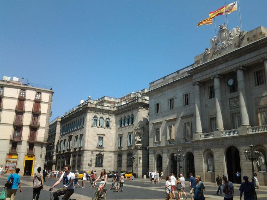 Barcelona: Gothic Quarter Legends Walking Tour with Tapas - Who should book this Gothic Quarter walk?