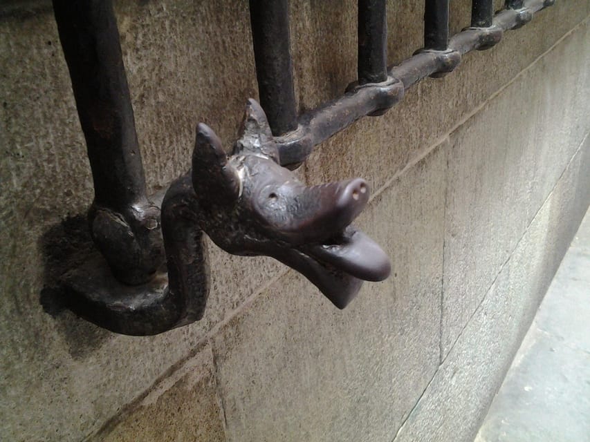 Barcelona: Gothic Quarter Legends Walking Tour with Tapas - Why a group of 15 makes a difference