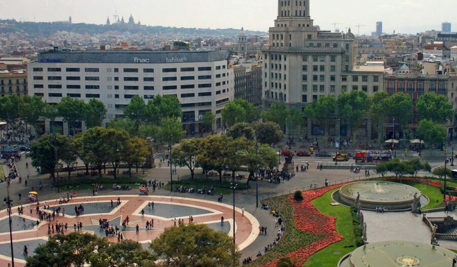 Barcelona: Gothic Quarter Walking Tour with Optional Tapas - Roman vestiges and the old city wall