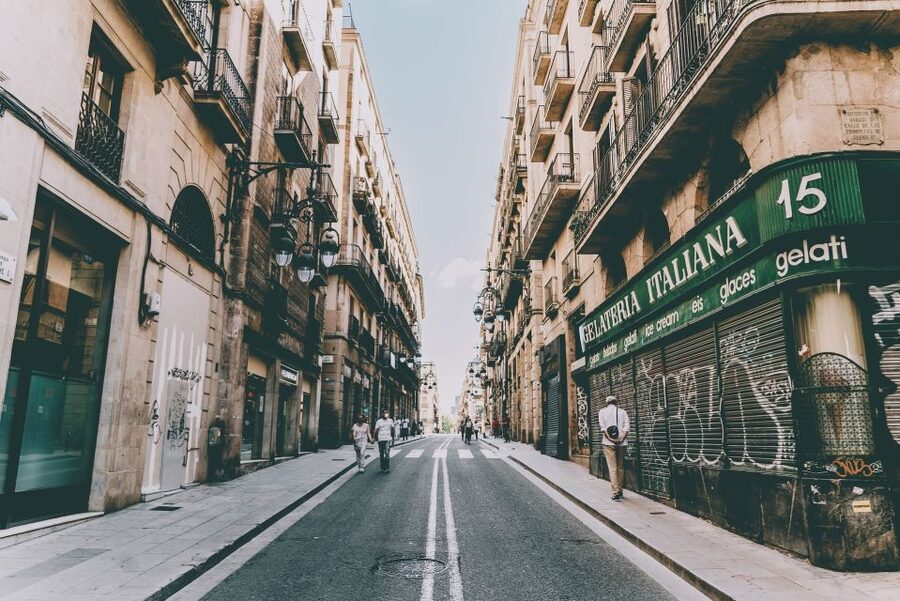 Barcelona: Gothic Quarter Walking Tour with Optional Tapas - Plaza del Rei and Plaza del Pi