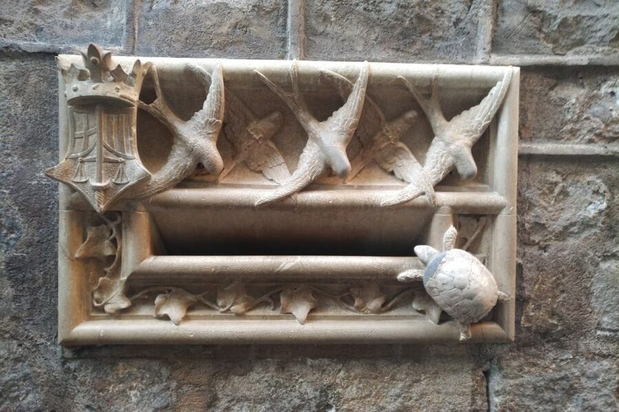 Barcelona: Gothic Quarter Walking Tour with Optional Tapas - What the $28 price gets you
