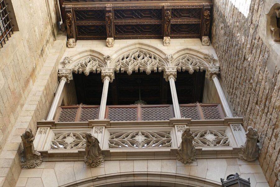 Barcelona: Gothic Quarter Walking Tour with Optional Tapas - The Ramblas and Barcelonas Roman beginning