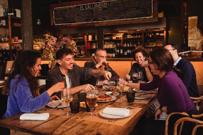 Barcelona : Gothic, Tapas, Churros & Vermouth - Els 4 Gats and the kissing wall