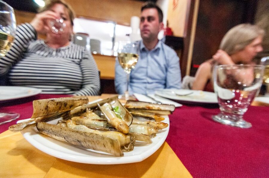 Barcelona Gourmet Food & Wine Tour with Local Expert - Final stop: a seasonal menu without a fixed menu