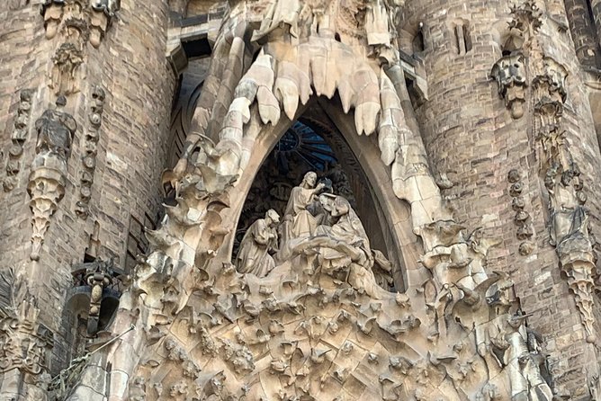 Barcelona in One Day: Gaudí, Gothic Quarter &Tapas (Private Tour) - What this Barcelona tour is really trying to do
