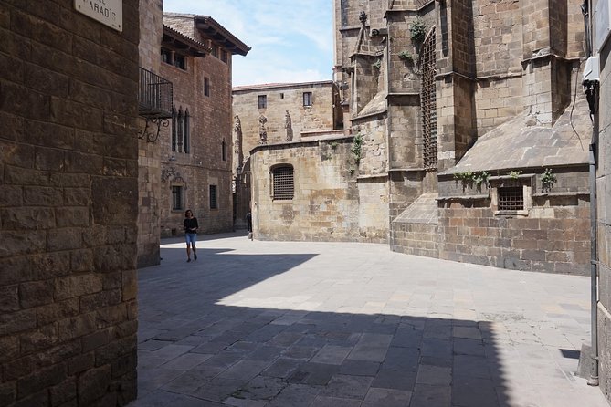 Barcelona in One Day: Gaudí, Gothic Quarter &Tapas (Private Tour) - La Rambla and 30 minutes at La Boqueria