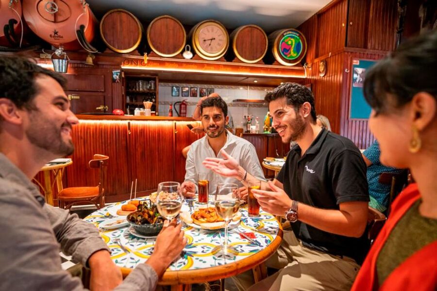 Barcelona: La Boqueria & Santa Caterina Market Private Tour - The Gothic Quarter between market stops