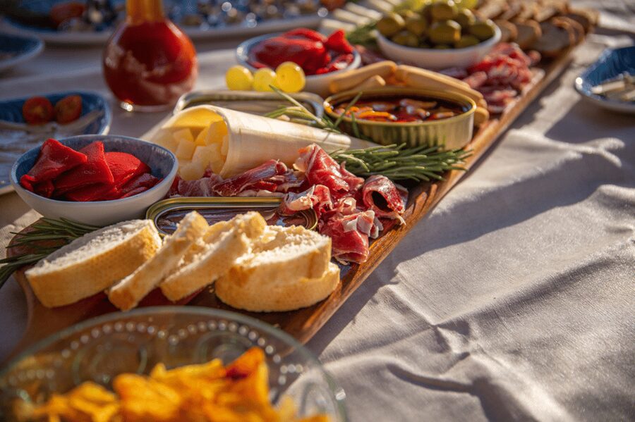 Barcelona: Local Tapas and Drinks Sailing Adventure Tour - Key things to know before sailing