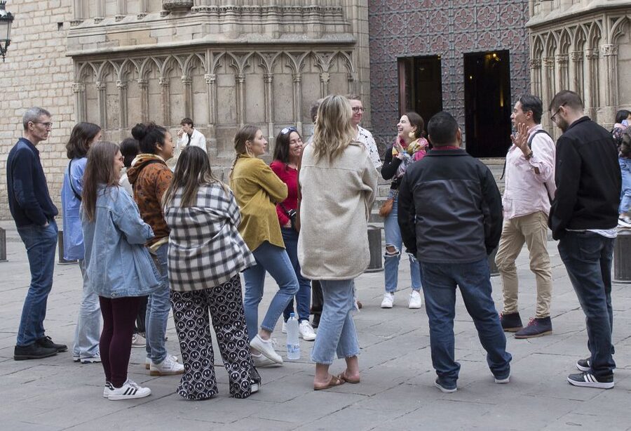 Barcelona: Market, Tasty Tapas/Food and Gothic History Tour - Roman stones and medieval lanes