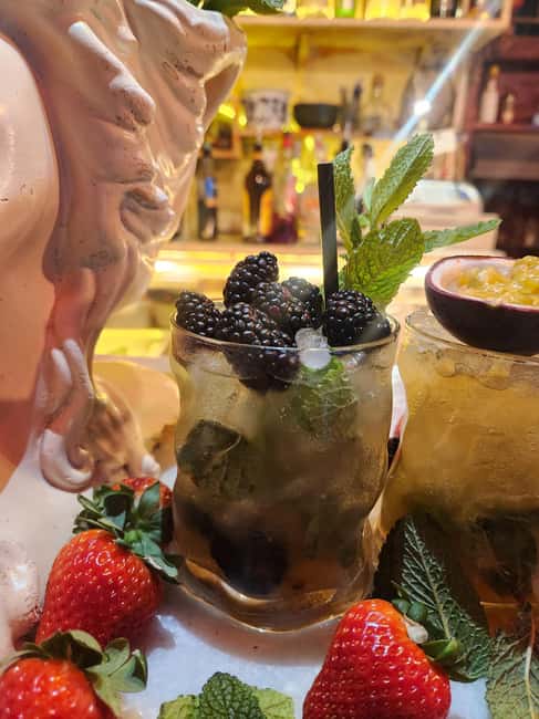 Barcelona: Mojito Tasting Experience & Tapas with Mixologist - Four things to know before booking
