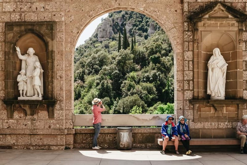 Barcelona: Montserrat and Winery Tour with Tapas or Lunch - Why Montserrat makes a strong Barcelona day trip